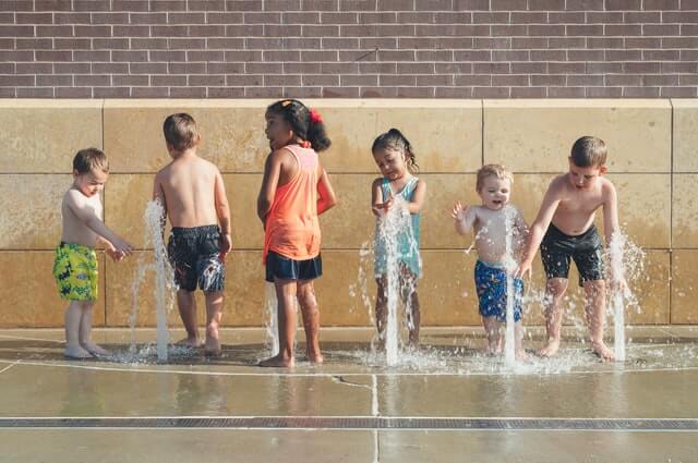 10 Hal Penting Mengapa Anak Perlu Belajar Berenang 🏊